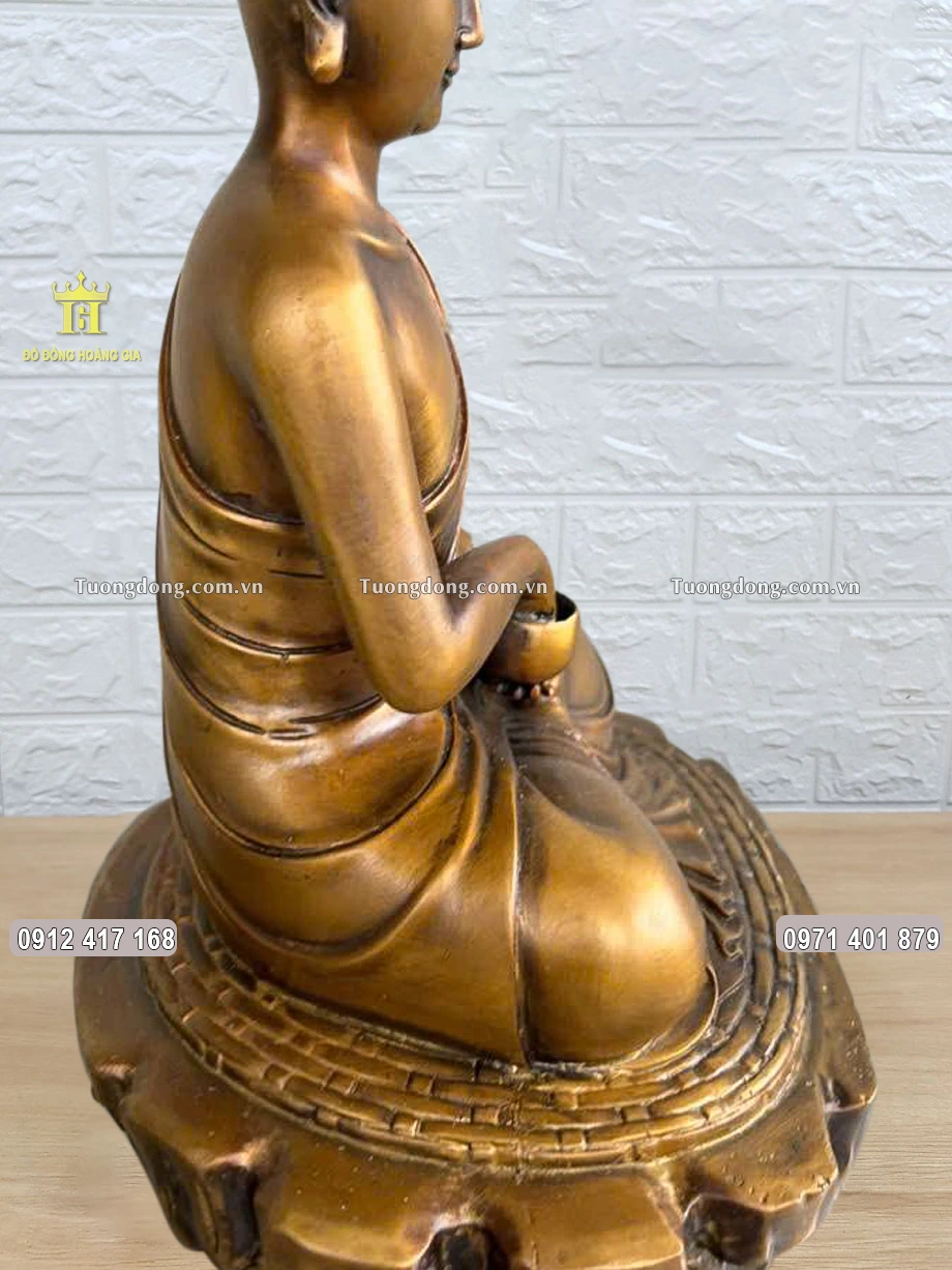 Từng họa tiết hoa văn được chạm khắc sắc nét